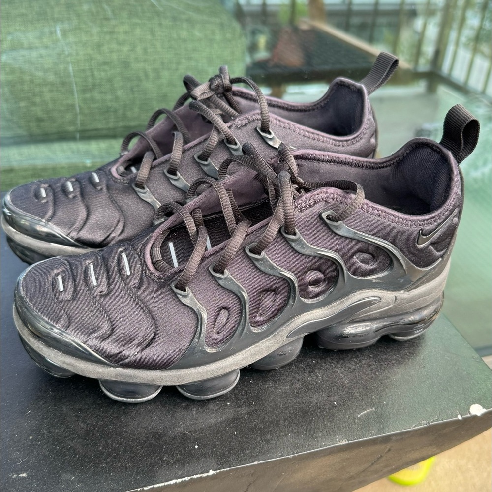 Triple Black Nike Air VaporMax Plus